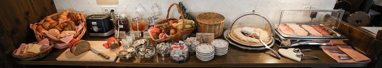 צרמט Hotel Sarazena מראה חיצוני תמונה